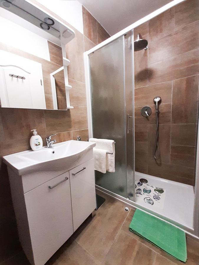 Apartment Nina 罗维尼 外观 照片