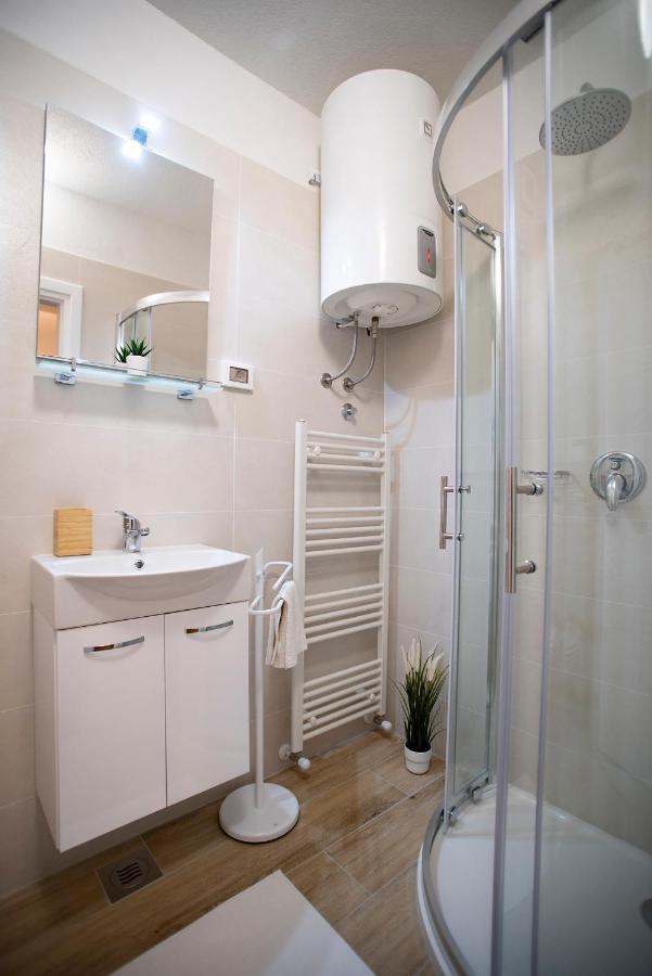 Apartment Nina 罗维尼 外观 照片